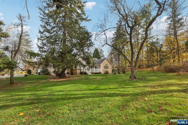 2 Crocker Mansion Drive, Mahwah, NJ 07430
