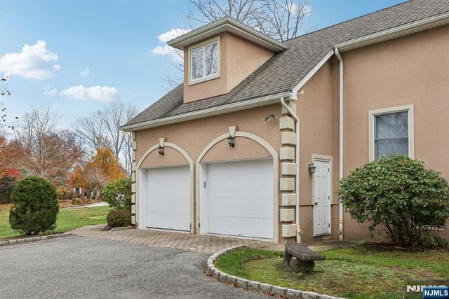 2 Crocker Mansion Drive, Mahwah, NJ 07430