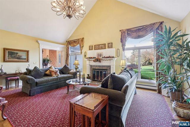 2 Crocker Mansion Drive, Mahwah, NJ 07430