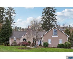 2 Crocker Mansion Drive, Mahwah, NJ 07430