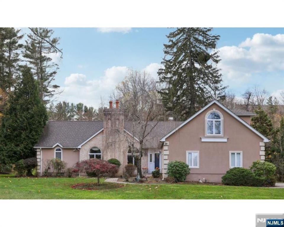 2 Crocker Mansion Drive, Mahwah, NJ 07430