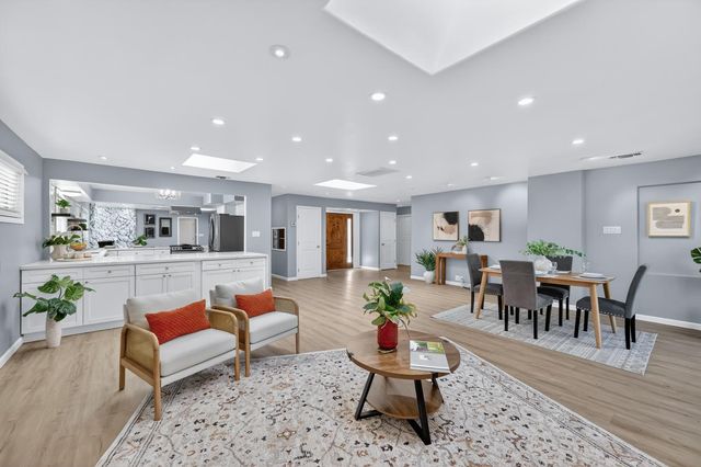 7171 Westmoreland Way, Sacramento, CA 95831