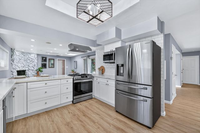 7171 Westmoreland Way, Sacramento, CA 95831