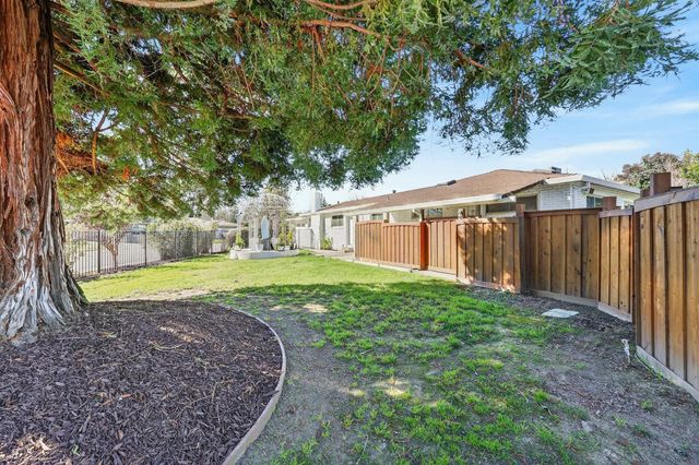 7171 Westmoreland Way, Sacramento, CA 95831