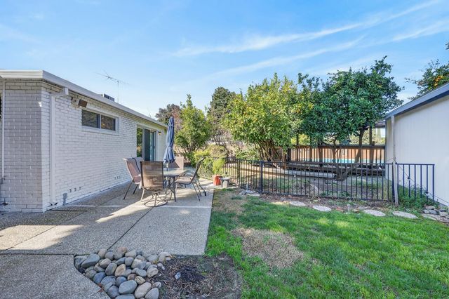 7171 Westmoreland Way, Sacramento, CA 95831
