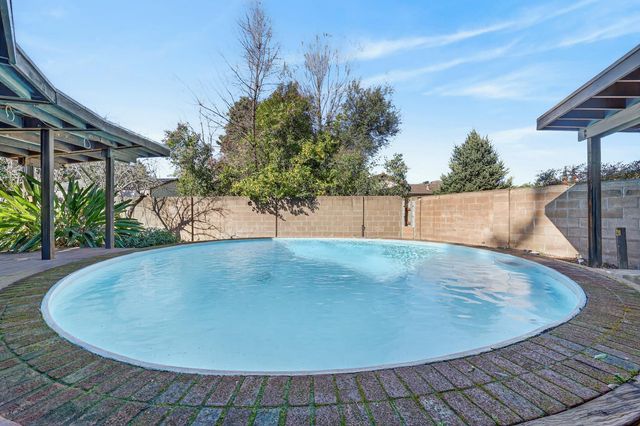 7171 Westmoreland Way, Sacramento, CA 95831