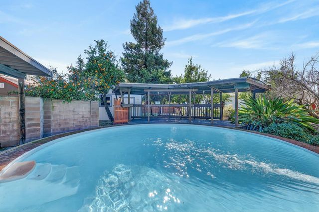 7171 Westmoreland Way, Sacramento, CA 95831