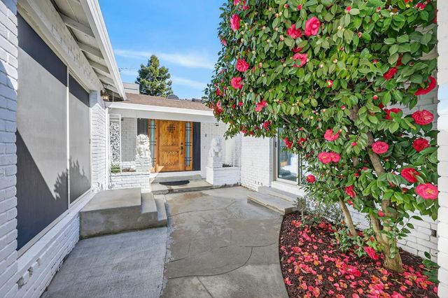 7171 Westmoreland Way, Sacramento, CA 95831