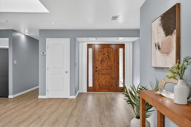 7171 Westmoreland Way, Sacramento, CA 95831