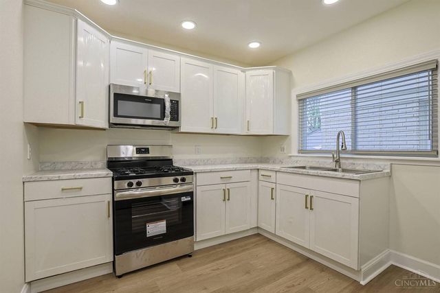 2956 Henshaw Avenue, Cincinnati, OH 45225