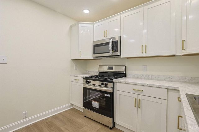 2956 Henshaw Avenue, Cincinnati, OH 45225