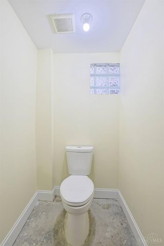 2956 Henshaw Avenue, Cincinnati, OH 45225