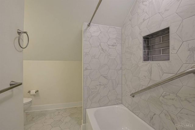 2956 Henshaw Avenue, Cincinnati, OH 45225