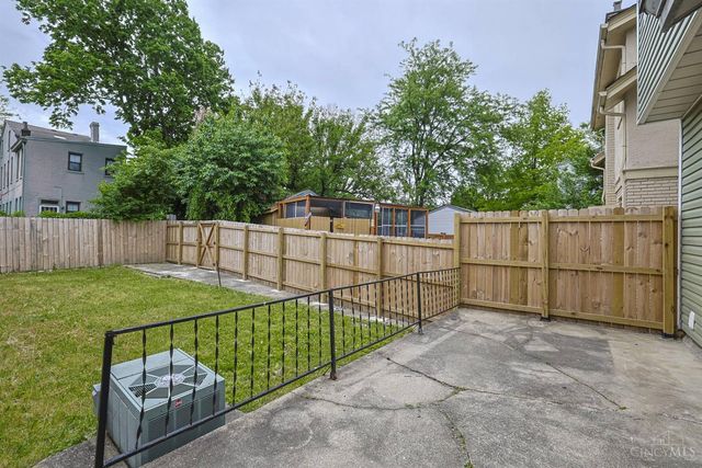 2956 Henshaw Avenue, Cincinnati, OH 45225