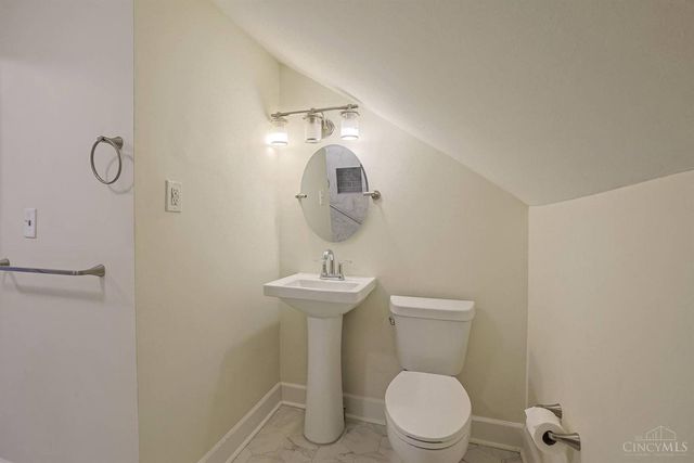 2956 Henshaw Avenue, Cincinnati, OH 45225