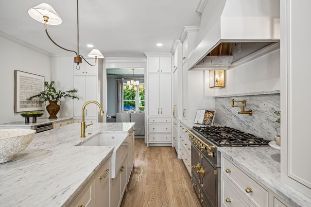 1320 Sweetbriar Ave, Nashville, TN 37212