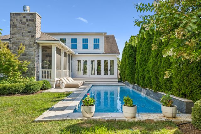 1320 Sweetbriar Ave, Nashville, TN 37212