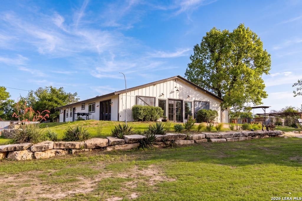 121 Simpson Rd, Comfort, TX 78013