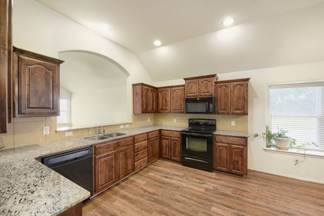 900 Cheryl Street, Crowley, TX 76036