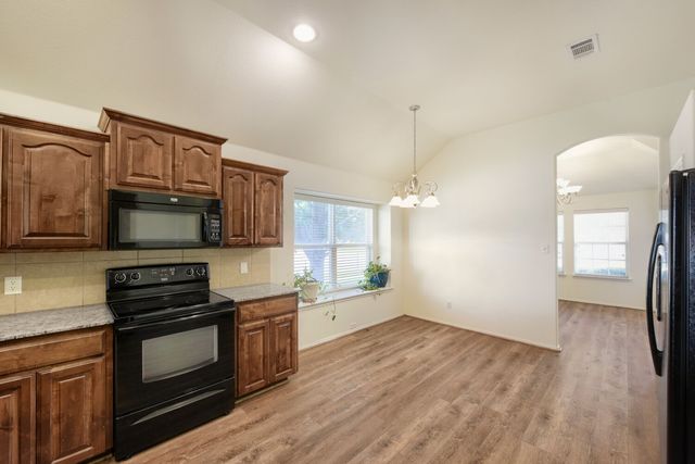 900 Cheryl Street, Crowley, TX 76036