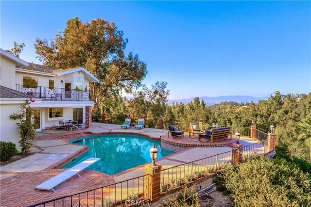 19501 Weeburn Court, Tarzana, CA 91356