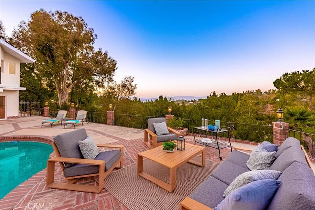 19501 Weeburn Court, Tarzana, CA 91356
