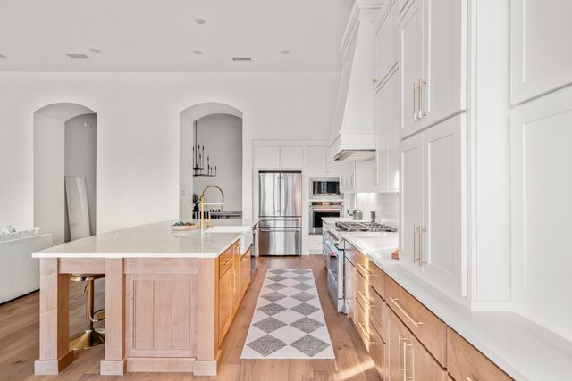511 Irvine CIR, Liberty Hill, TX 78642