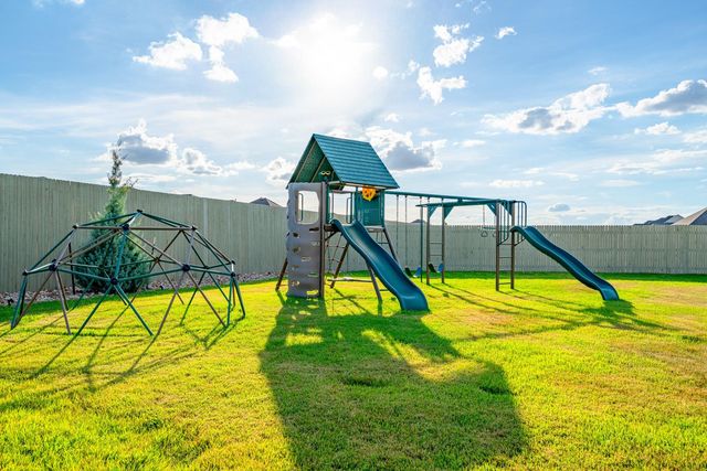 511 Irvine CIR, Liberty Hill, TX 78642
