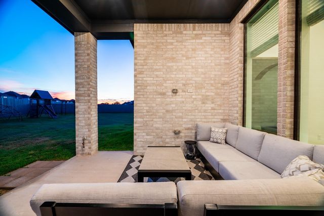 511 Irvine CIR, Liberty Hill, TX 78642