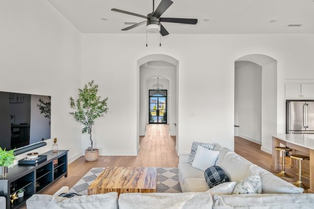 511 Irvine CIR, Liberty Hill, TX 78642