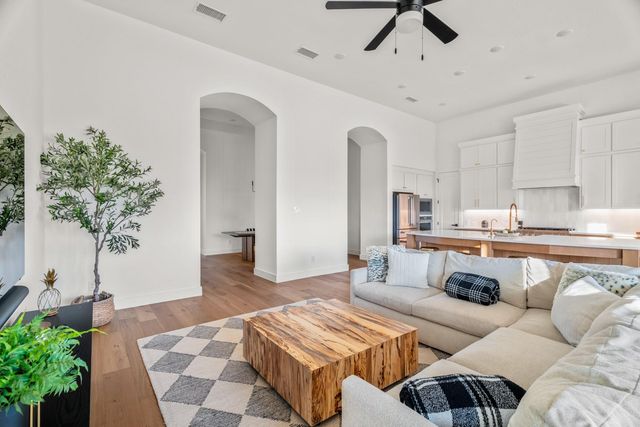 511 Irvine CIR, Liberty Hill, TX 78642