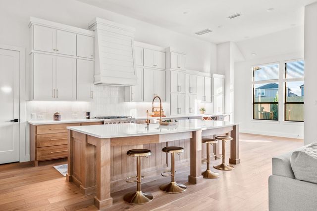 511 Irvine CIR, Liberty Hill, TX 78642