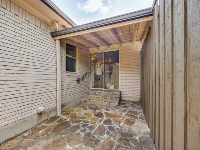 8426 Swift Avenue, Dallas, TX 75228