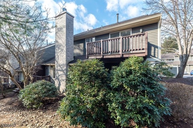 13 Greenbriar Ln, Clinton Twp., NJ 08801