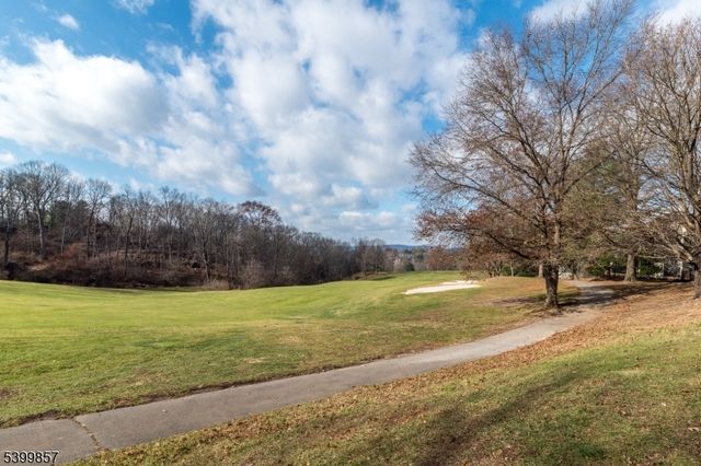 13 Greenbriar Ln, Clinton Twp., NJ 08801