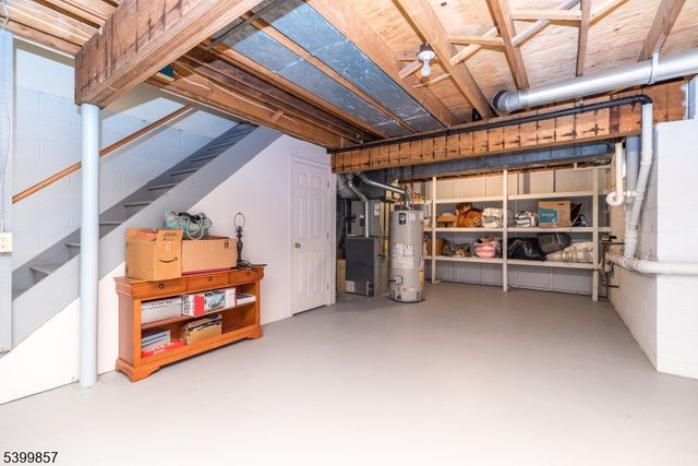 13 Greenbriar Ln, Clinton Twp., NJ 08801