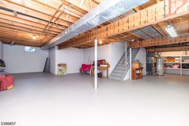 13 Greenbriar Ln, Clinton Twp., NJ 08801