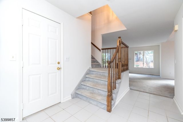 13 Greenbriar Ln, Clinton Twp., NJ 08801