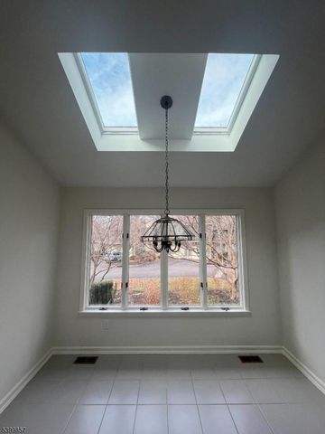 13 Greenbriar Ln, Clinton Twp., NJ 08801