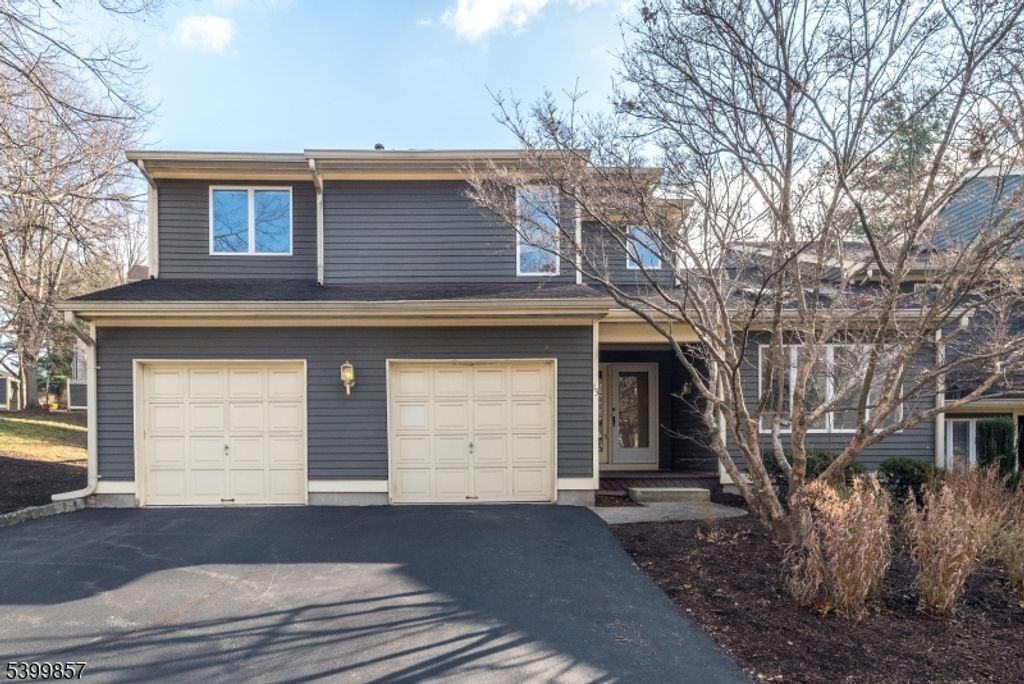 13 Greenbriar Ln, Clinton Twp., NJ 08801