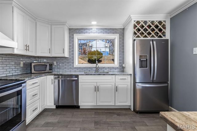 8709 Holbrook Drive, Affton, MO 63123