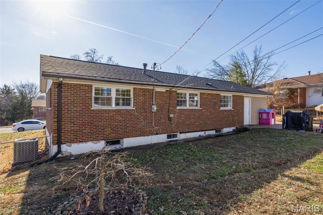 8709 Holbrook Drive, Affton, MO 63123