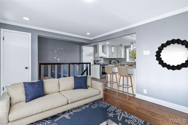 8709 Holbrook Drive, Affton, MO 63123