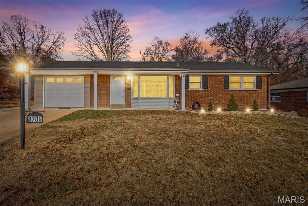 8709 Holbrook Drive, Affton, MO 63123