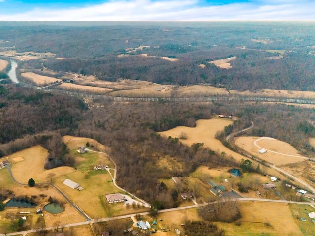 9999 Red Bird Road, Williamsburg, KY 40769