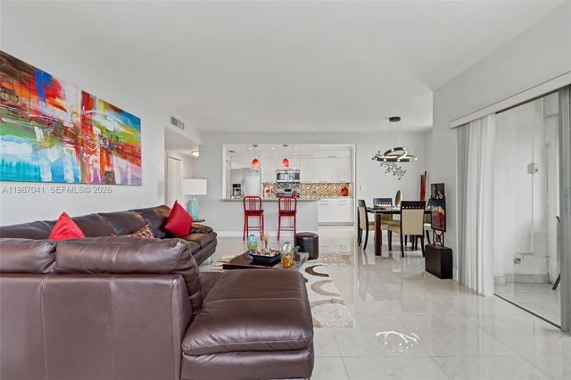 4330 Hillcrest Dr 619, Hollywood, FL 33021