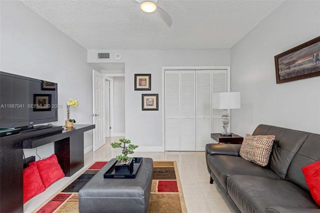 4330 Hillcrest Dr 619, Hollywood, FL 33021