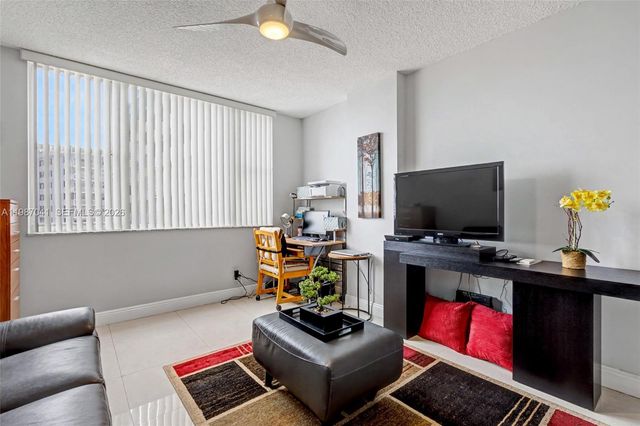 4330 Hillcrest Dr 619, Hollywood, FL 33021