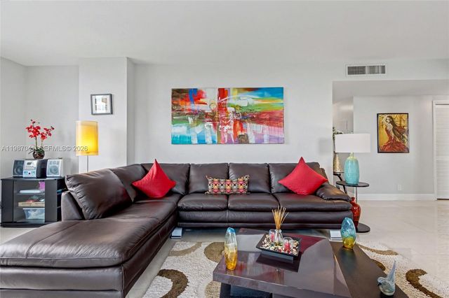 4330 Hillcrest Dr 619, Hollywood, FL 33021