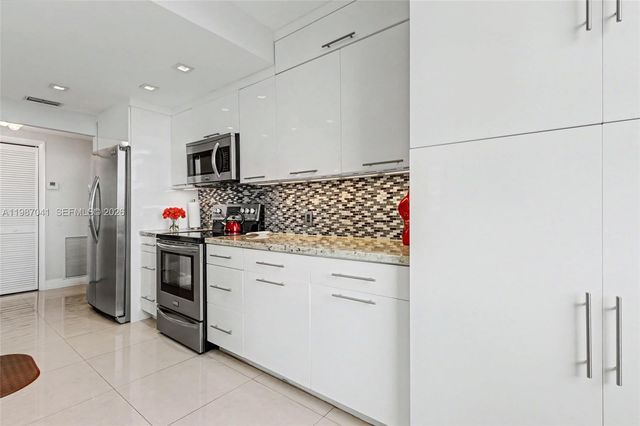 4330 Hillcrest Dr 619, Hollywood, FL 33021